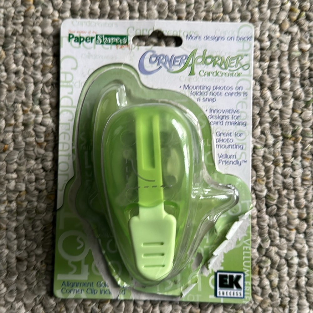 EK Tools Paper Shapers Corner Adorner Paper Medium Corner Rounder Punch